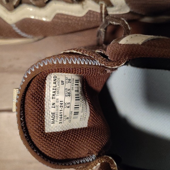 Nikes - Picture 4 of 4